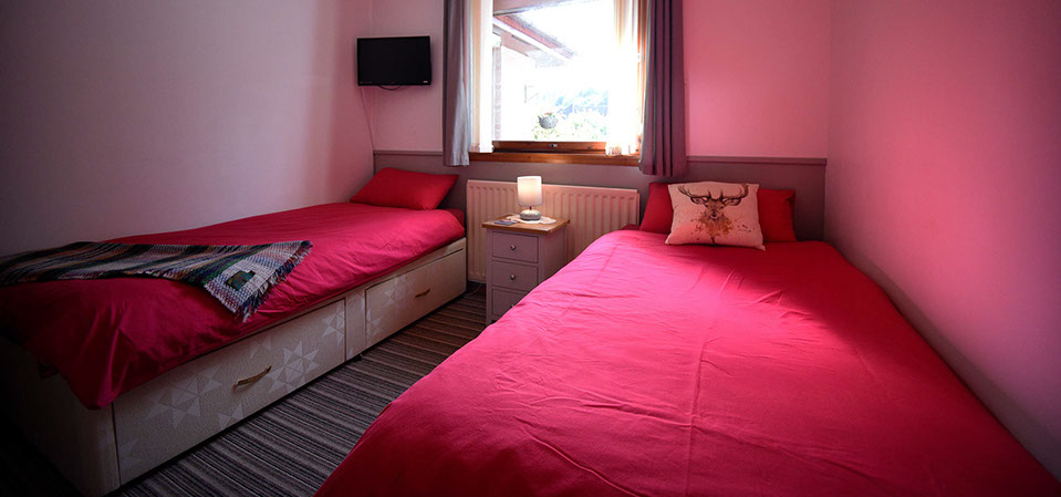 Kenmore Bed and Breakfast accommodation in Portree contains a comfortable twin room with WIFI internet