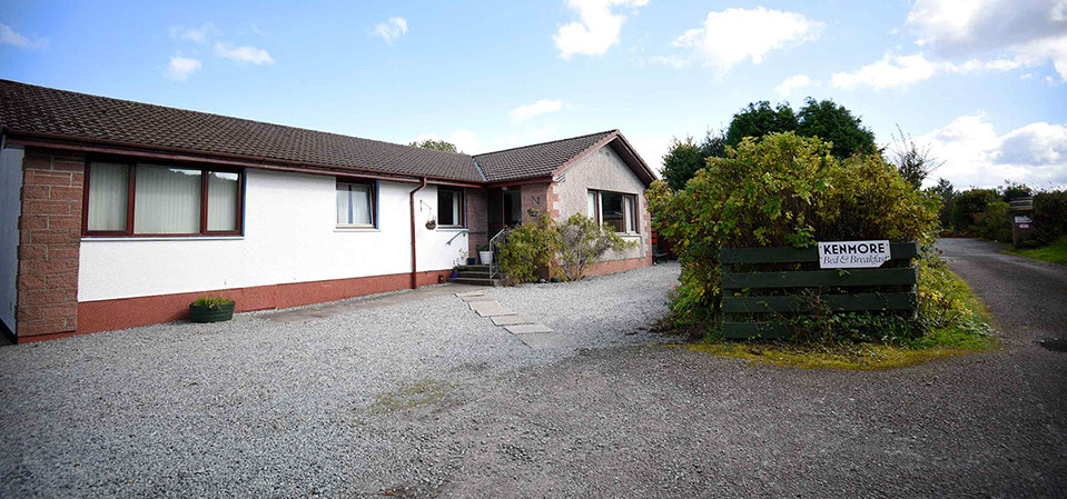 Kenmore Bed and Breakfast accommodation in Portree has private parking and WIFI internet access