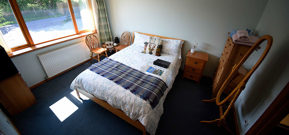 Kenmore Bed and Breakfast accommodation in Portree contains a double room with all bedding and linen provided