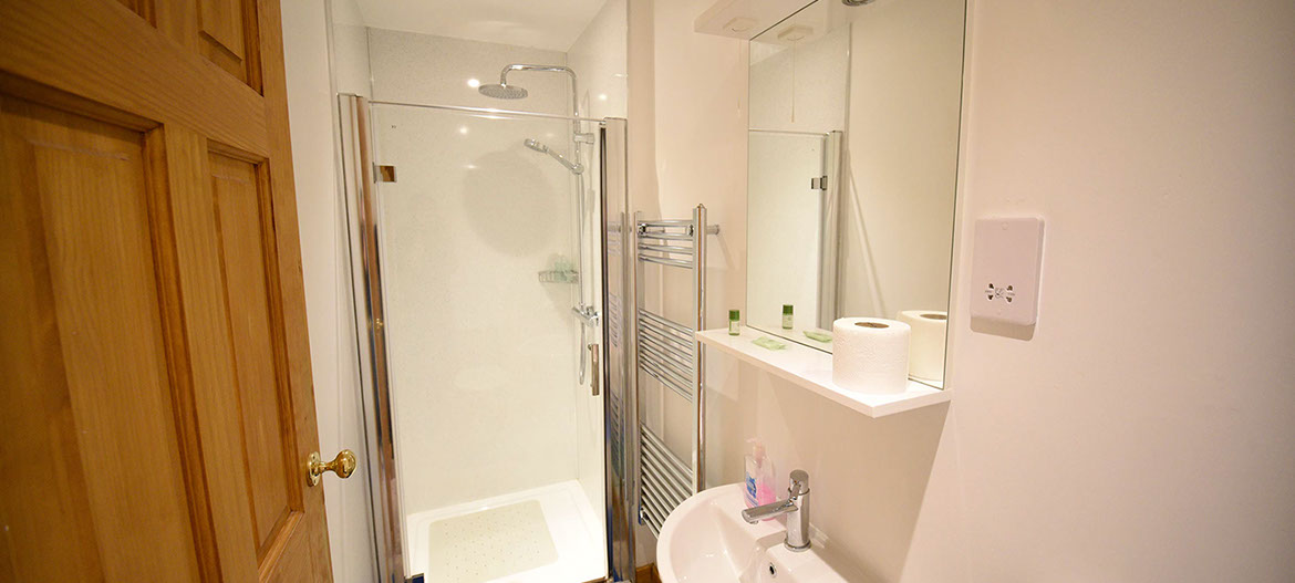 Kenmore Bed and Breakfast accommodation in Portree contains en suite shower rooms