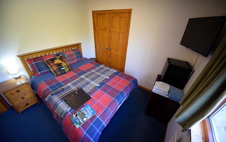 Kenmore Bed and Breakfast in Portree contains comfortable double rooms with en suite bathrooms and WIFI internet