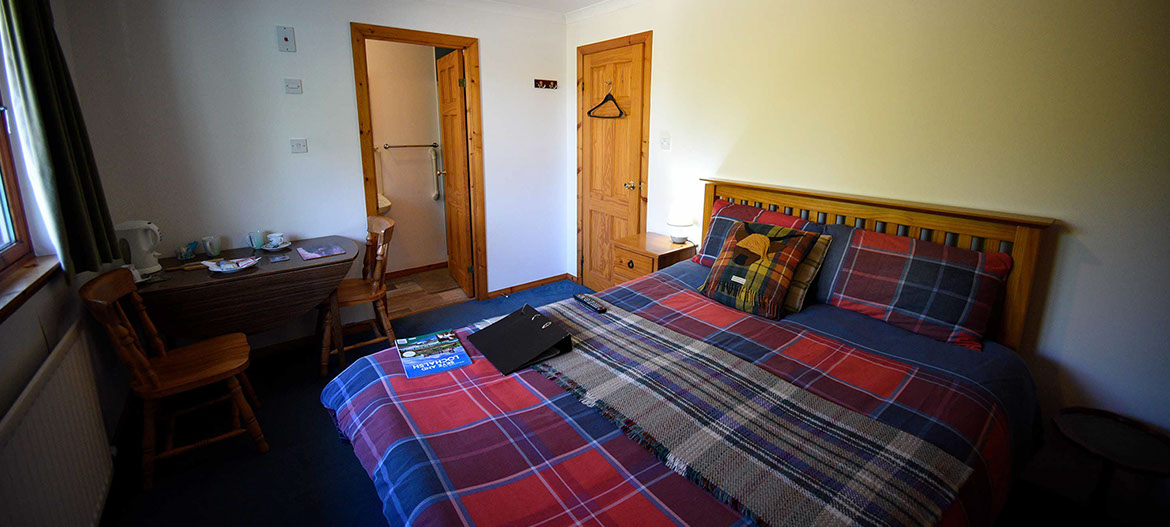 Kenmore Bed and Breakfast accommodation contains a comfortable double room with WIFI internet and en suite shower room