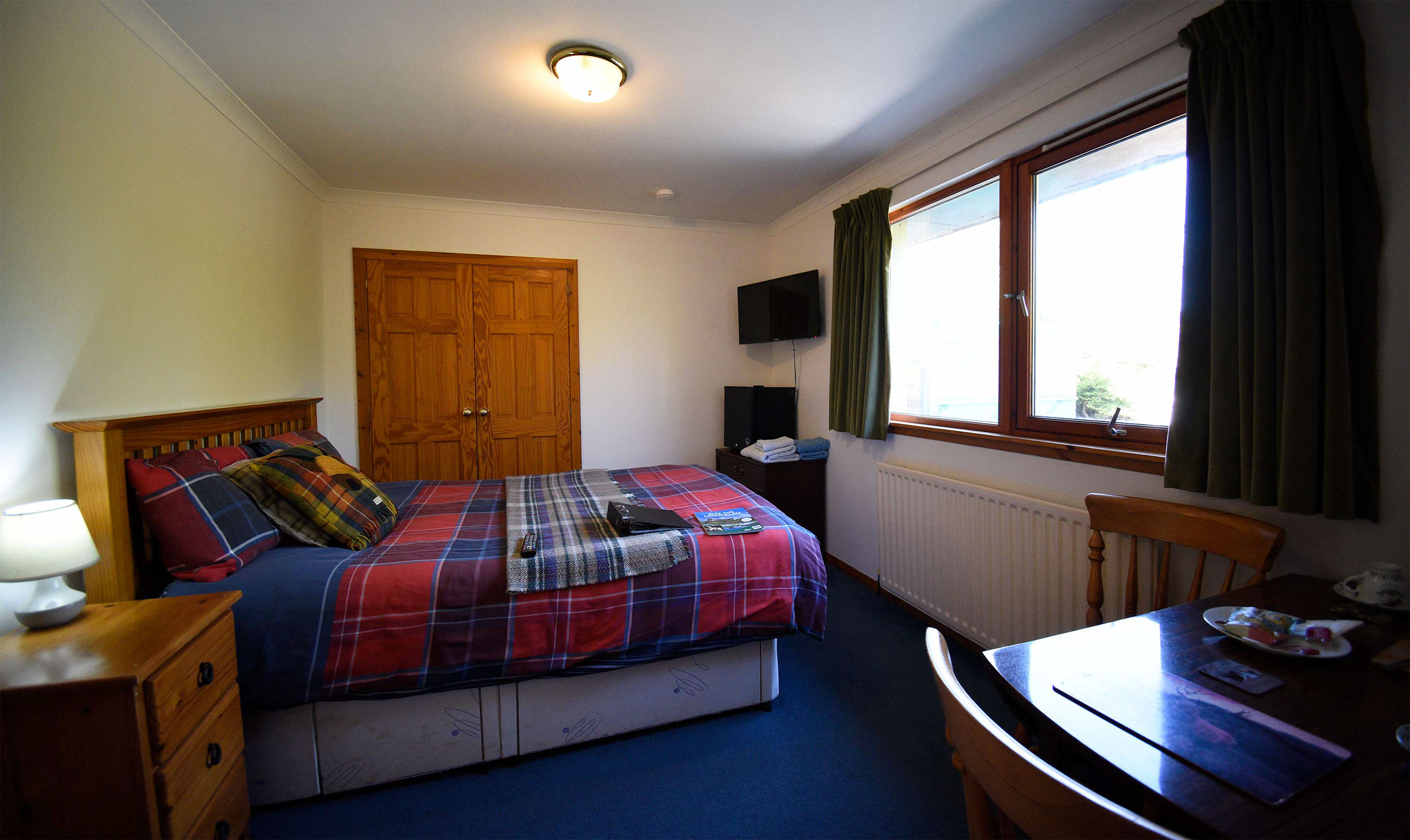 Gairloch View Bed and Breakfast living room with widescreen TV and WIFI internet sea views near Staffin