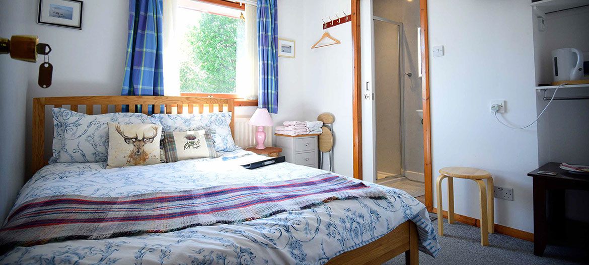 Kenmore bed and breakfast accommodation contains a comfortable compact double room with en suite shower room