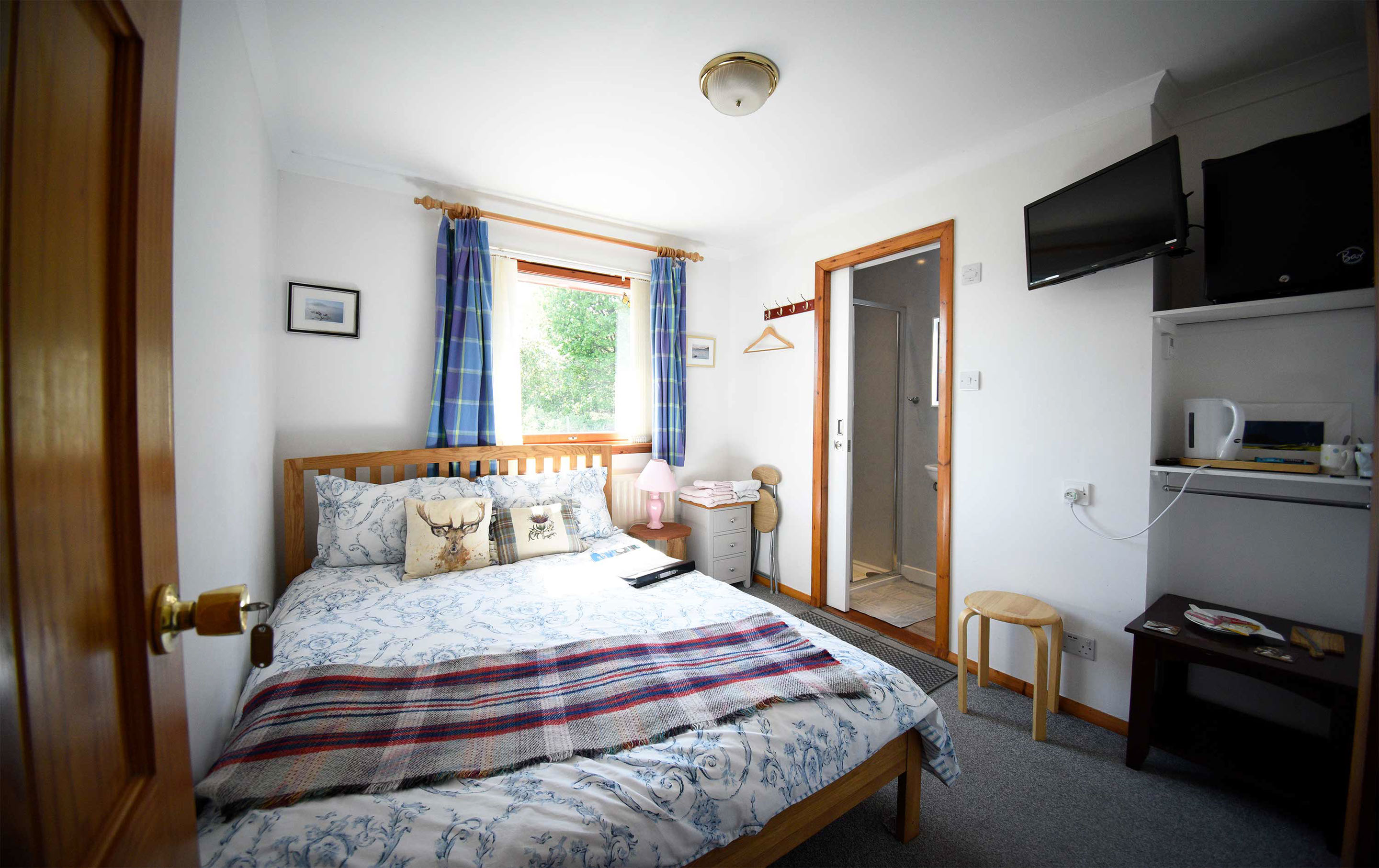 Gairloch View is located in Staffin on the Isle of Skye and offers sea view bed and breakfast and self catering accommodation