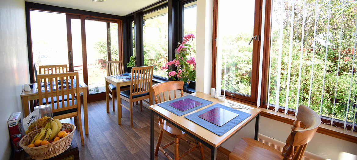 Kenmore Bed and Breakfast accommodation contains a spacious dining room where inclusive breakfast is served