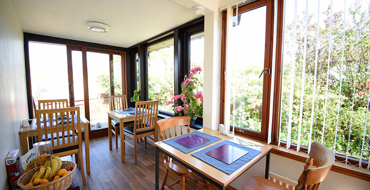 Kenmore Bed and Breakfast accommodation contains a spacious dining room where inclusive breakfast is served